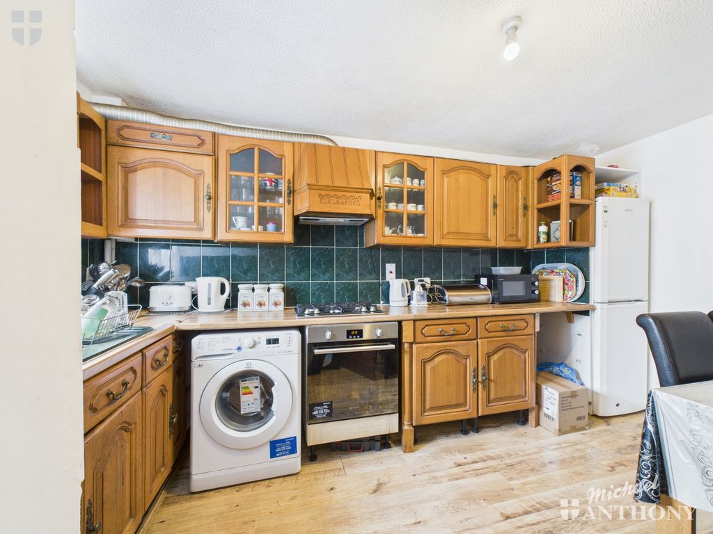 Property photo 3 of 15 Cam03218G0-Pr0759-Still013
