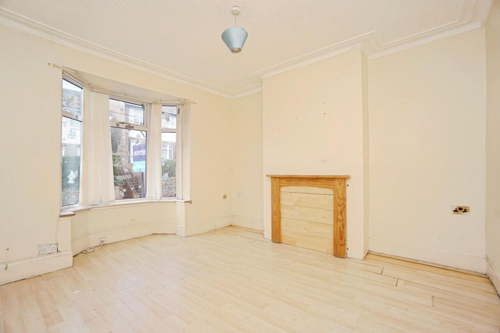 Property photo 2 of 25 Living Room