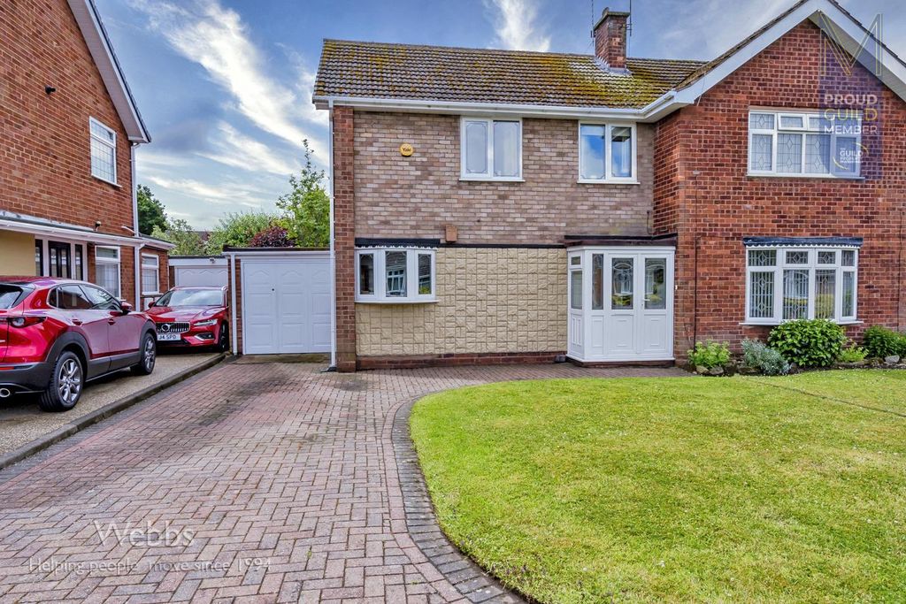 Property photo 1 of 28 © Webbs Estate Agents © (327 Of 28).Jpg