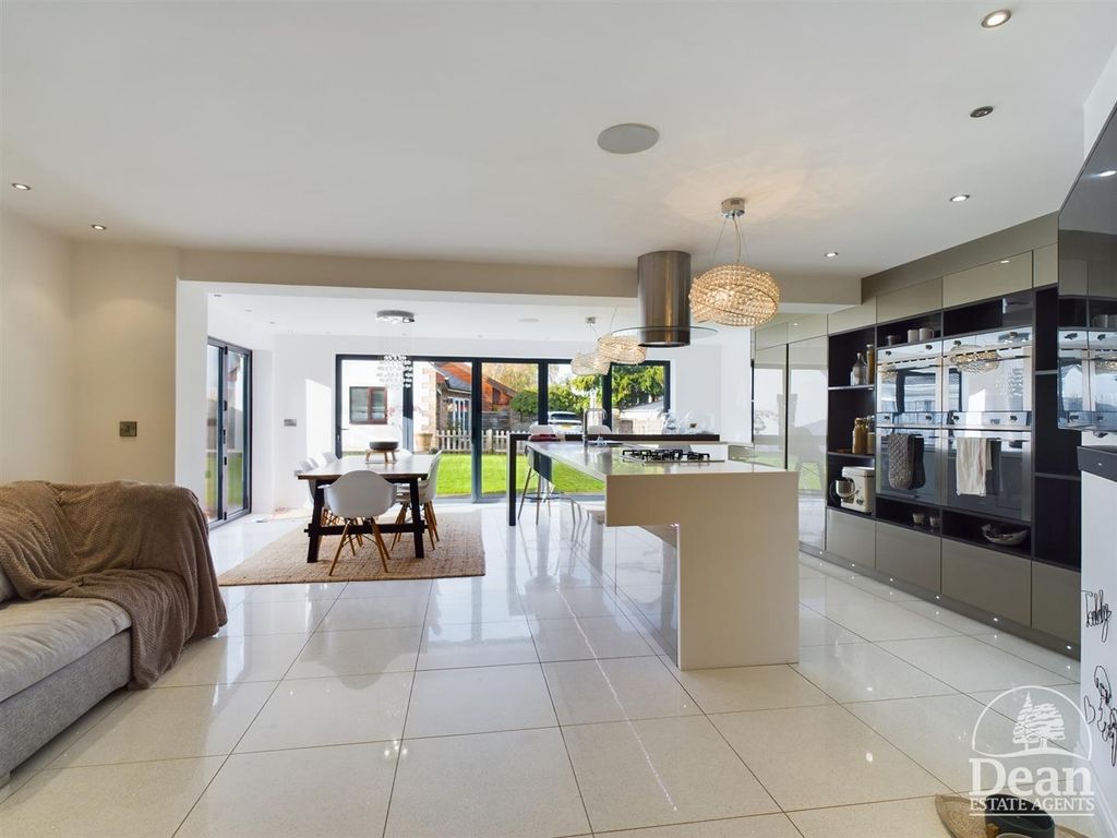 Property photo 2 of 36