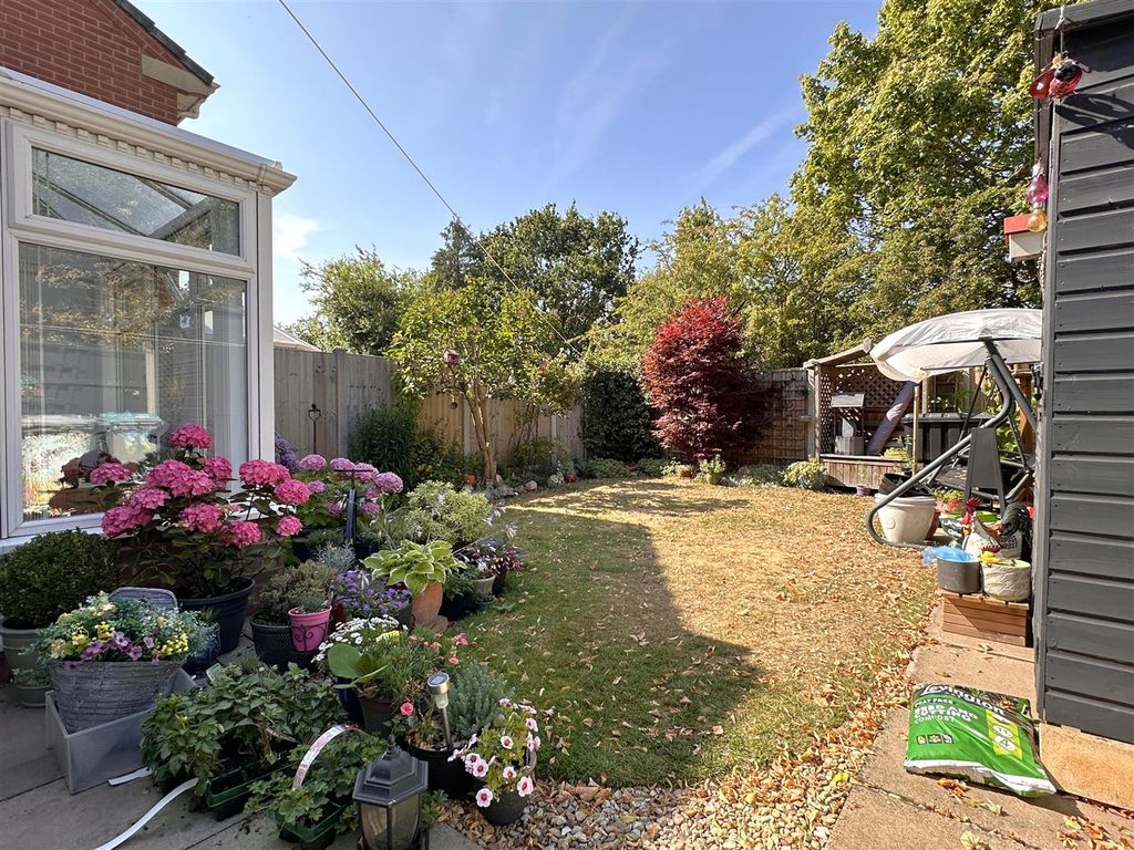 Property photo 3 of 19 Lovely Rear Garden 639