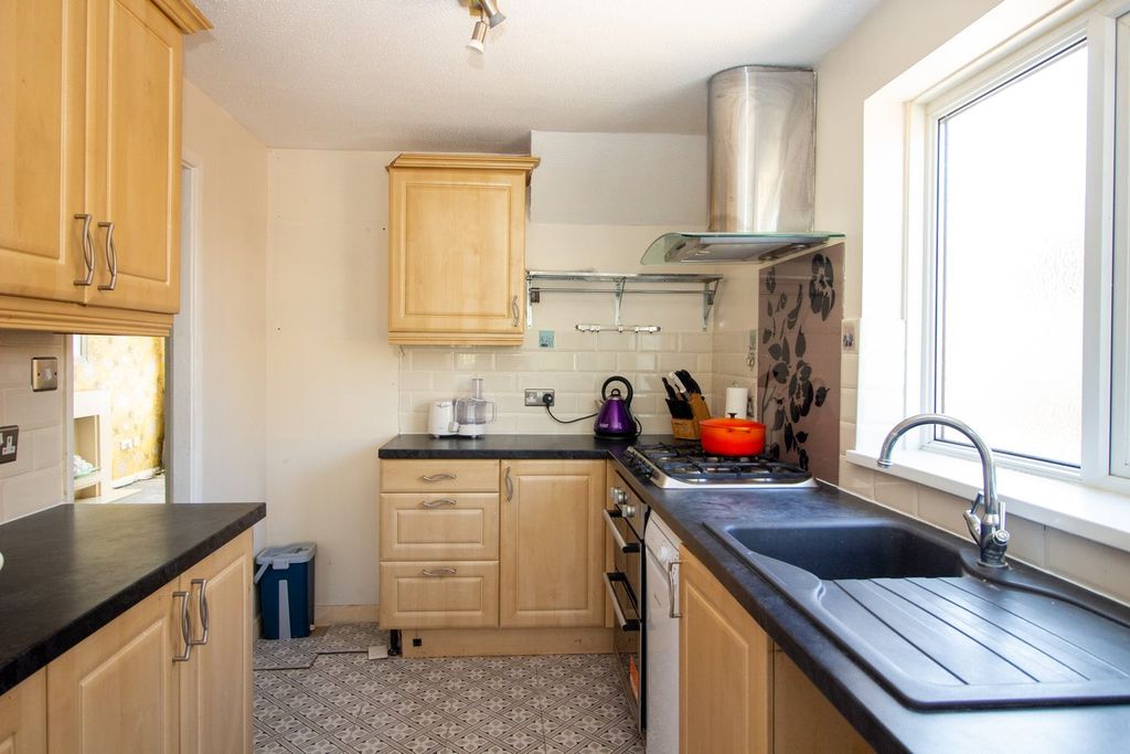 Property photo 3 of 16
