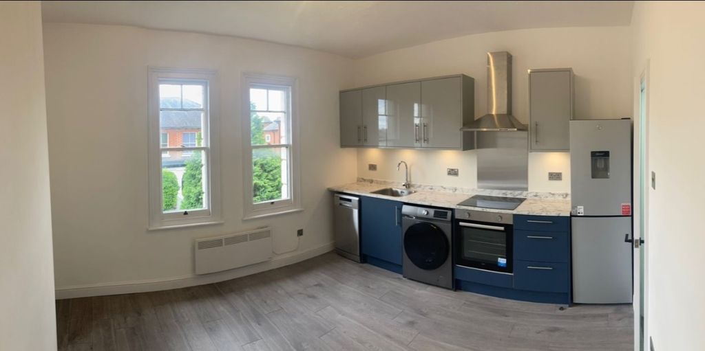 Property photo 1 of 8 Lounge