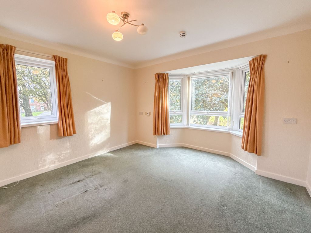 Property photo 2 of 11 Lounge