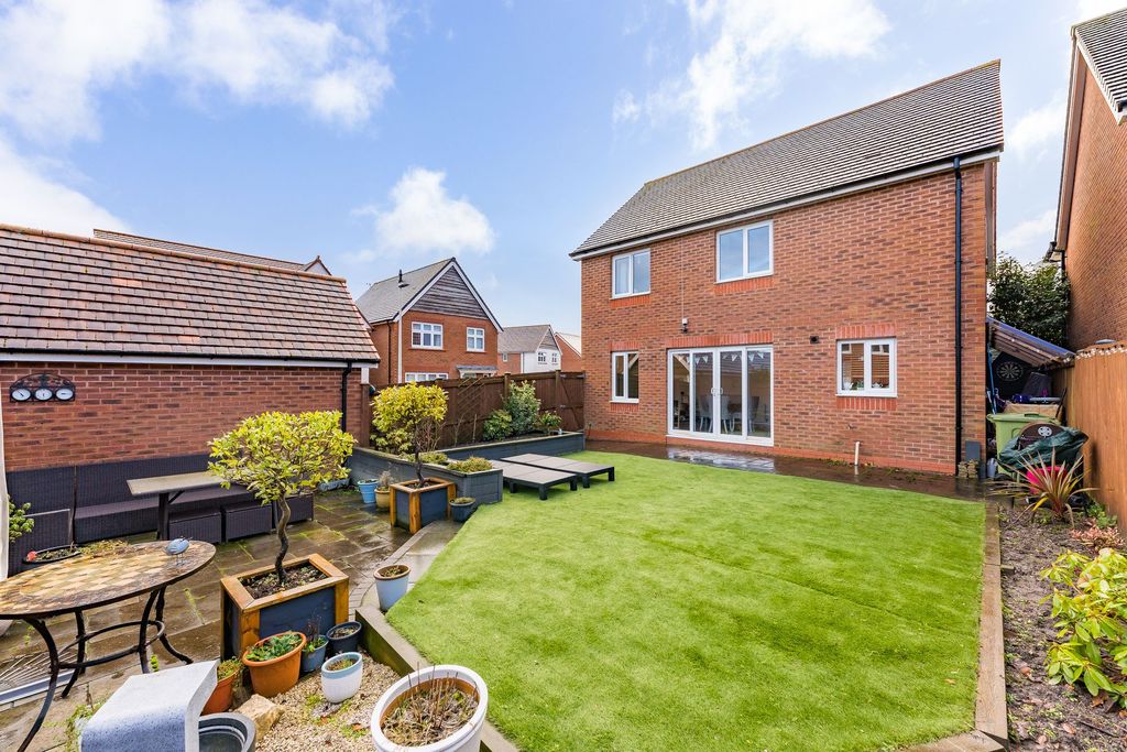 Property photo 3 of 28