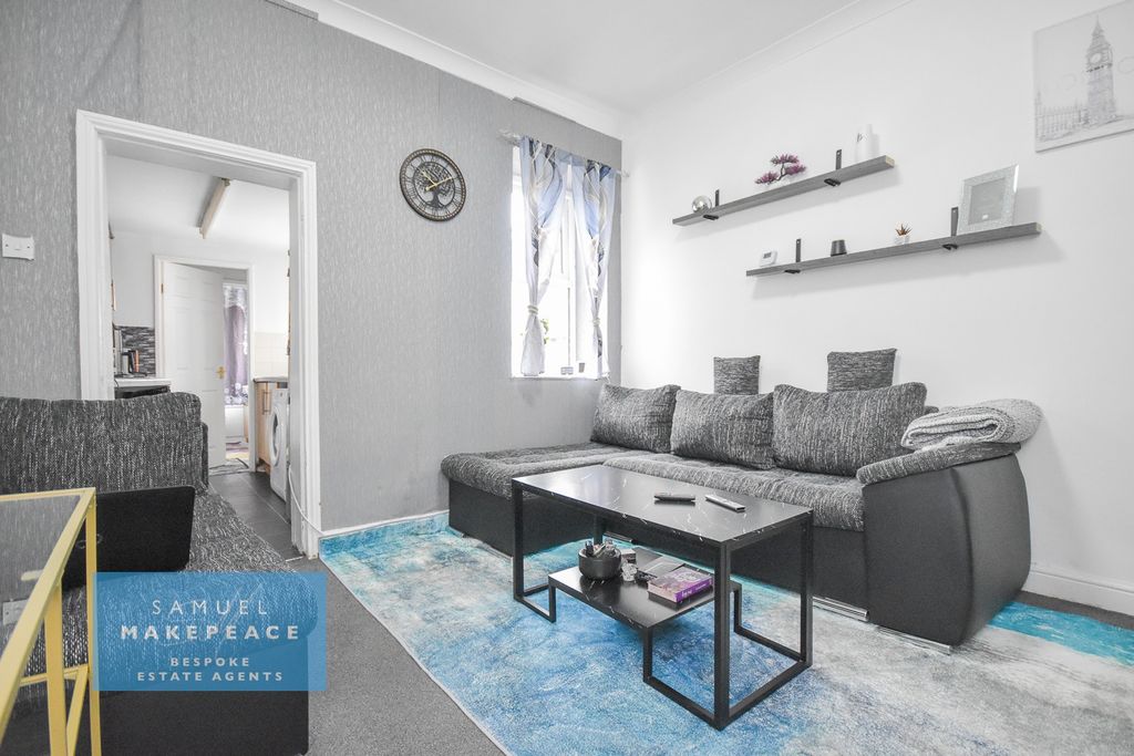 Property photo 3 of 9 Gallery