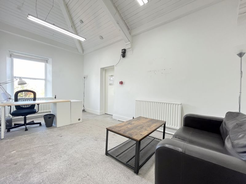 Property photo 3 of 7 Photo 6