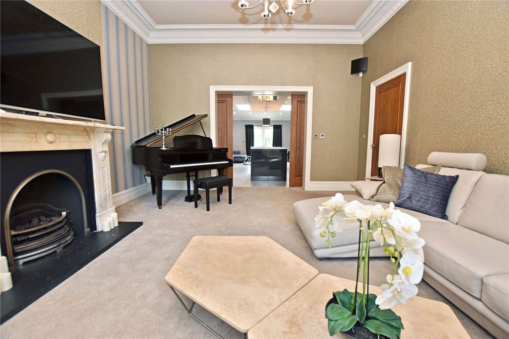 Property photo 2 of 33 Picture No. 12