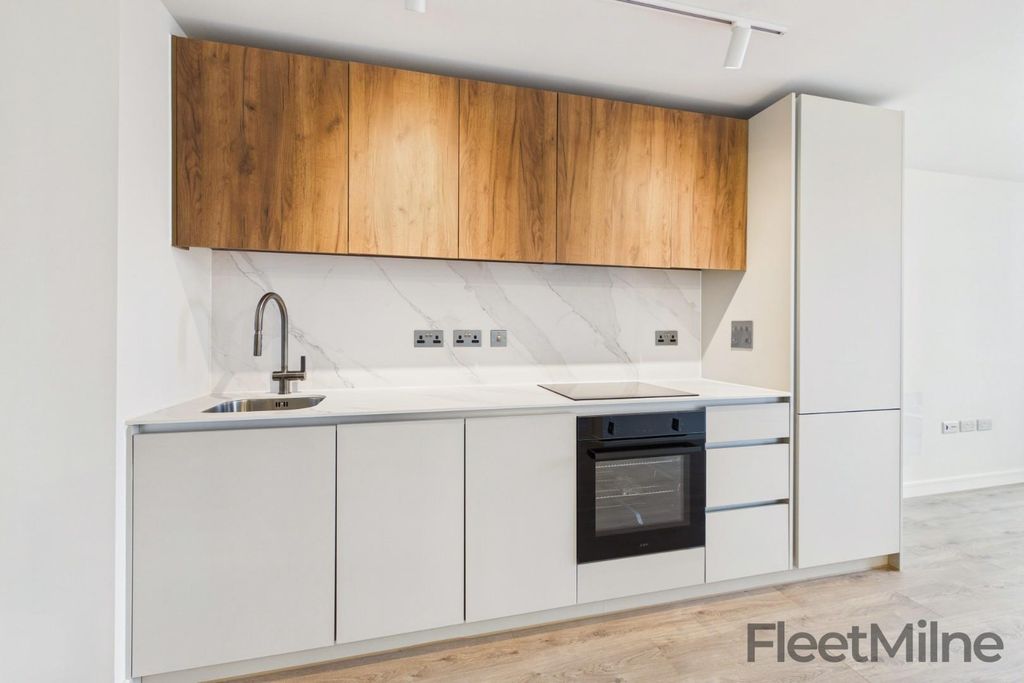 Property photo 3 of 10 Kitchen