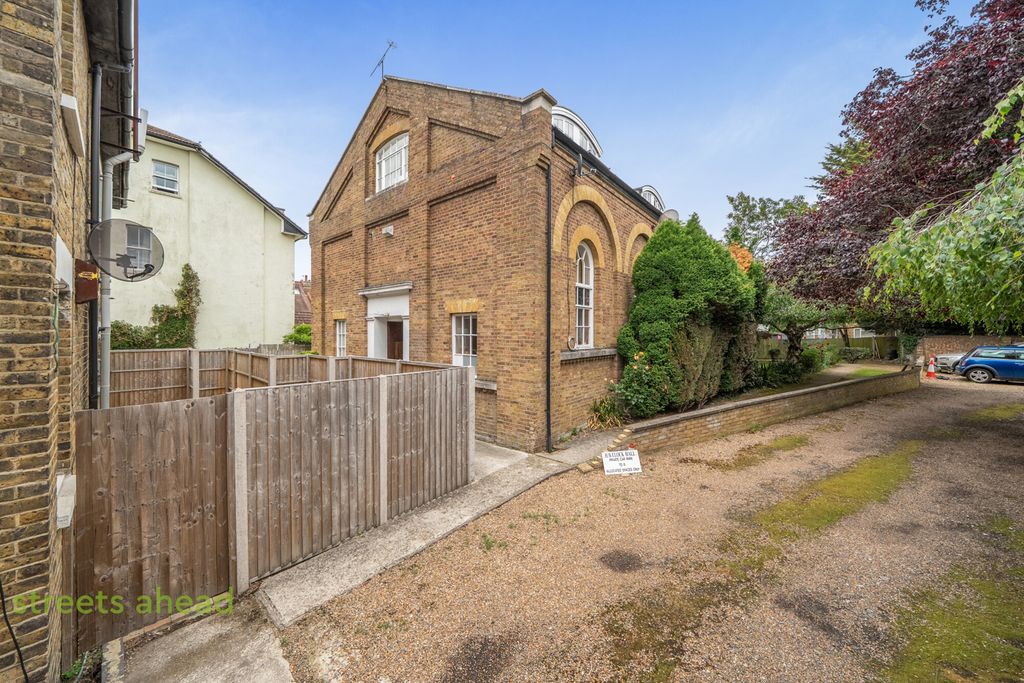Property photo 3 of 17 0B46Cea5-012c-4F6...