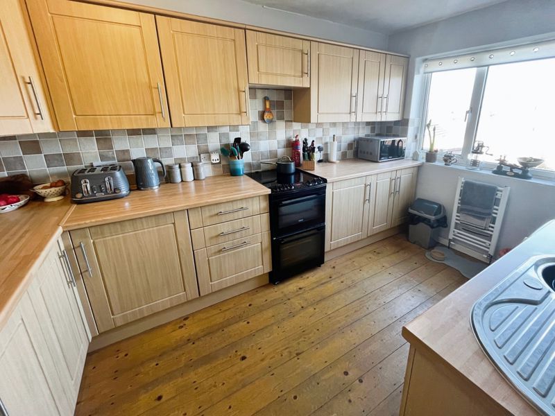 Property photo 3 of 14 Kitchen