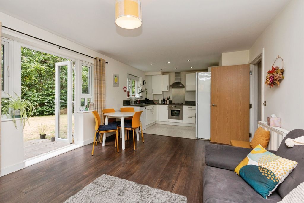 Property photo 2 of 12 Pbox-Img.Jpg