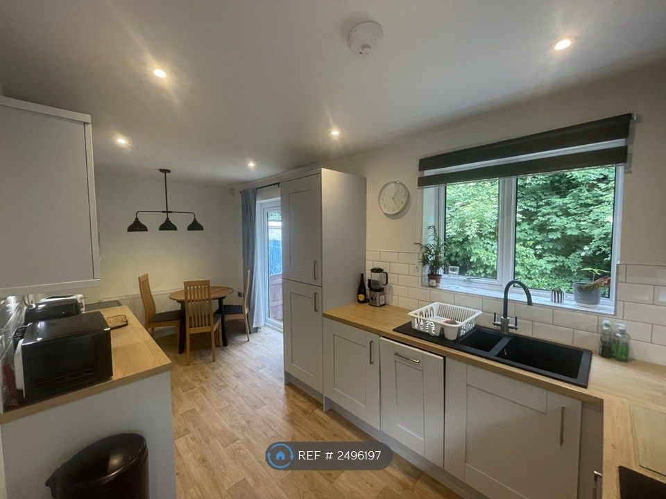 Property photo 3 of 22 Kitchen