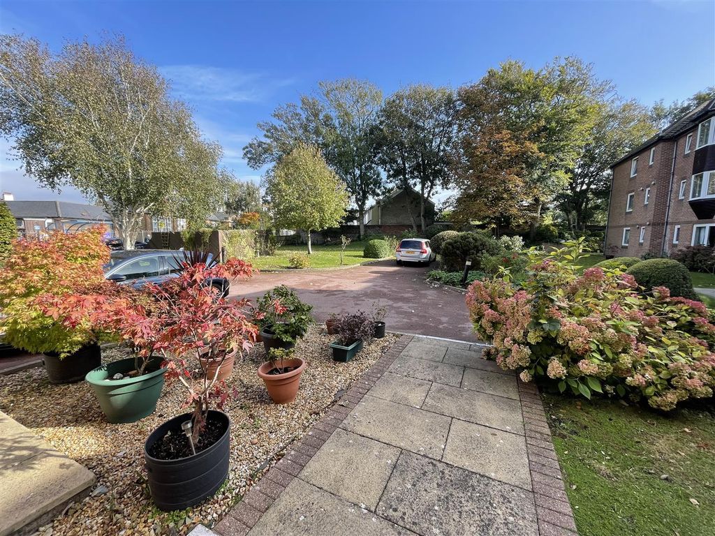 Property photo 2 of 11 Front Garden.Jpg