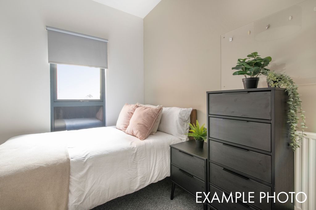 Property photo 3 of 8 Flat E, Hosiery, Example 5