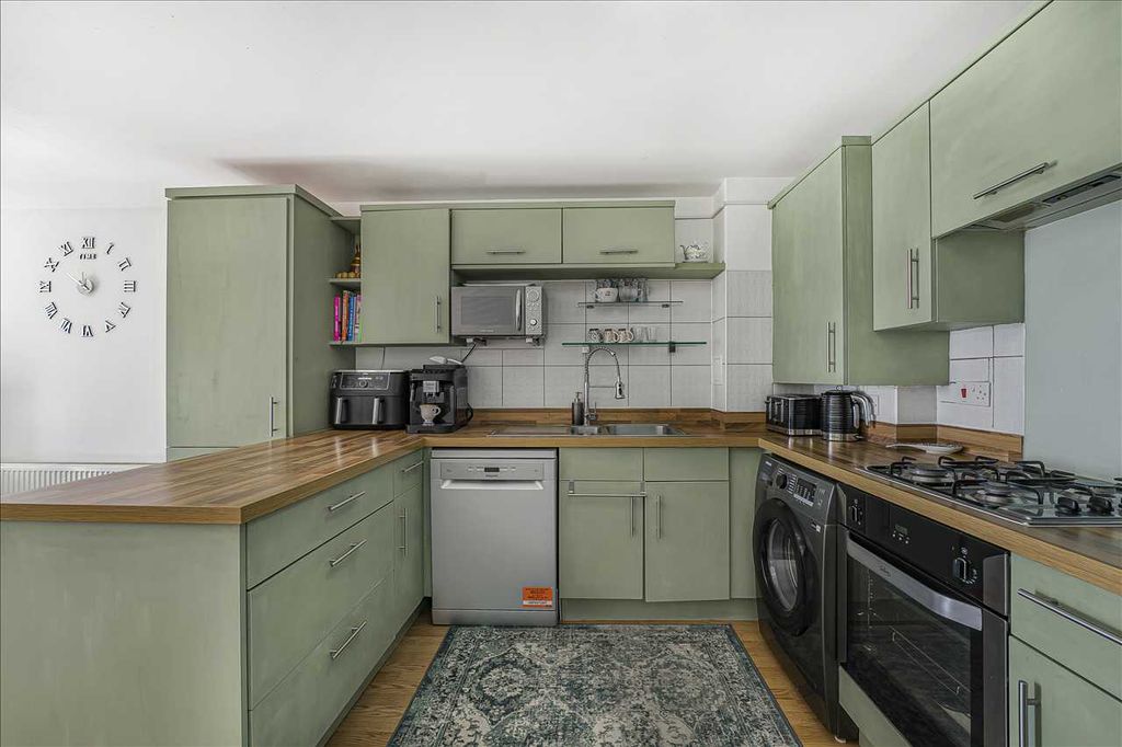 Property photo 3 of 16 Kitchen