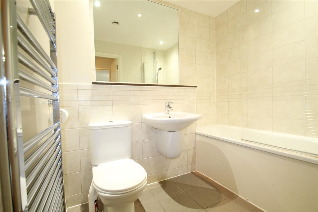 Property photo 3 of 12 Bathroom