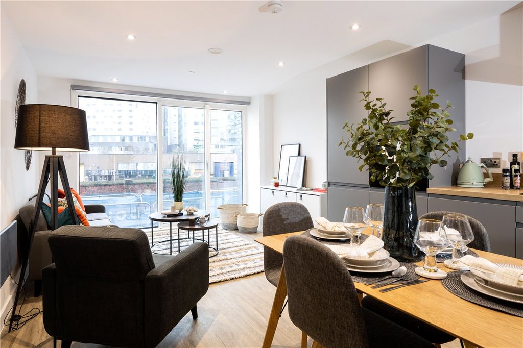 Property photo 2 of 6 Open Plan