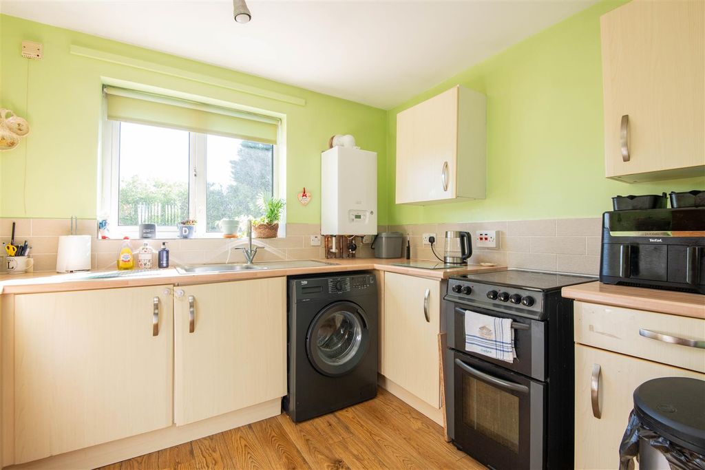 Property photo 3 of 13 Kitchen