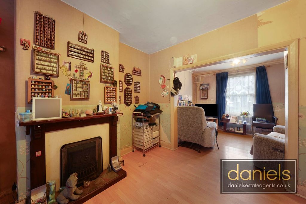 Property photo 3 of 11