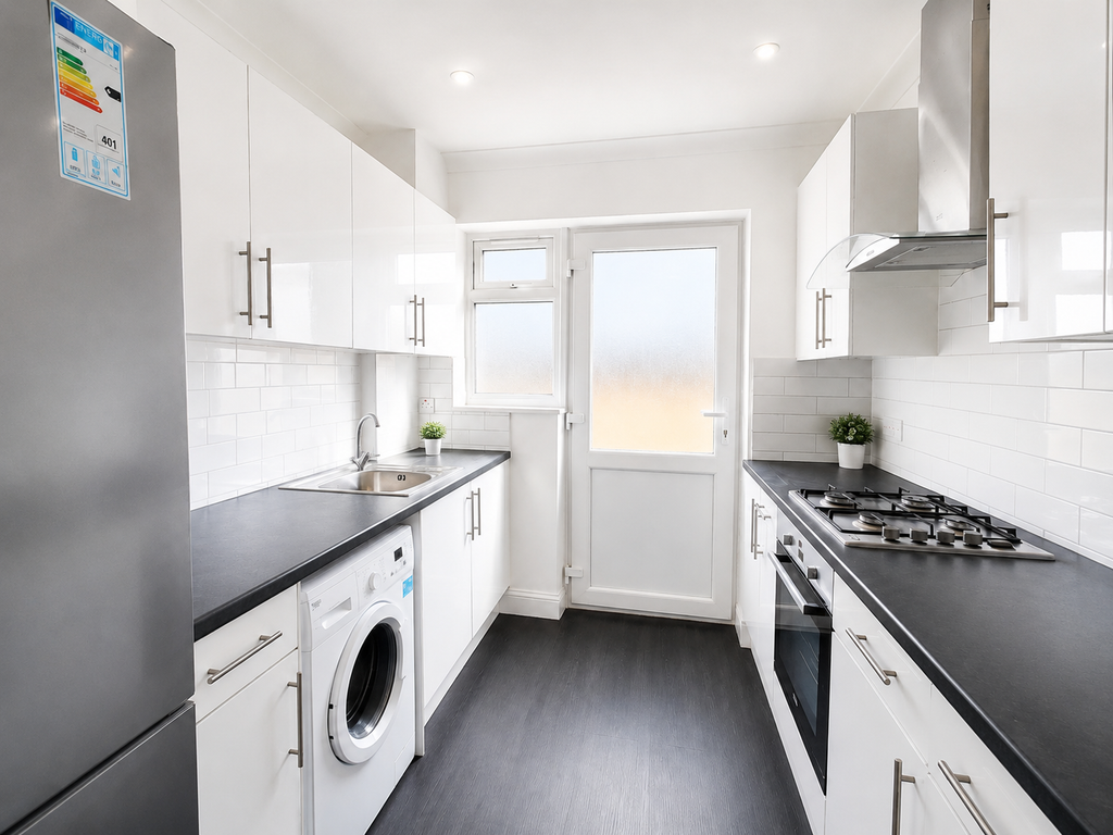 Property photo 1 of 8 Kitchen