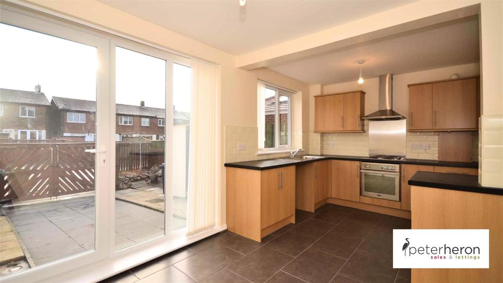 Property photo 3 of 9 Dining Kitchen