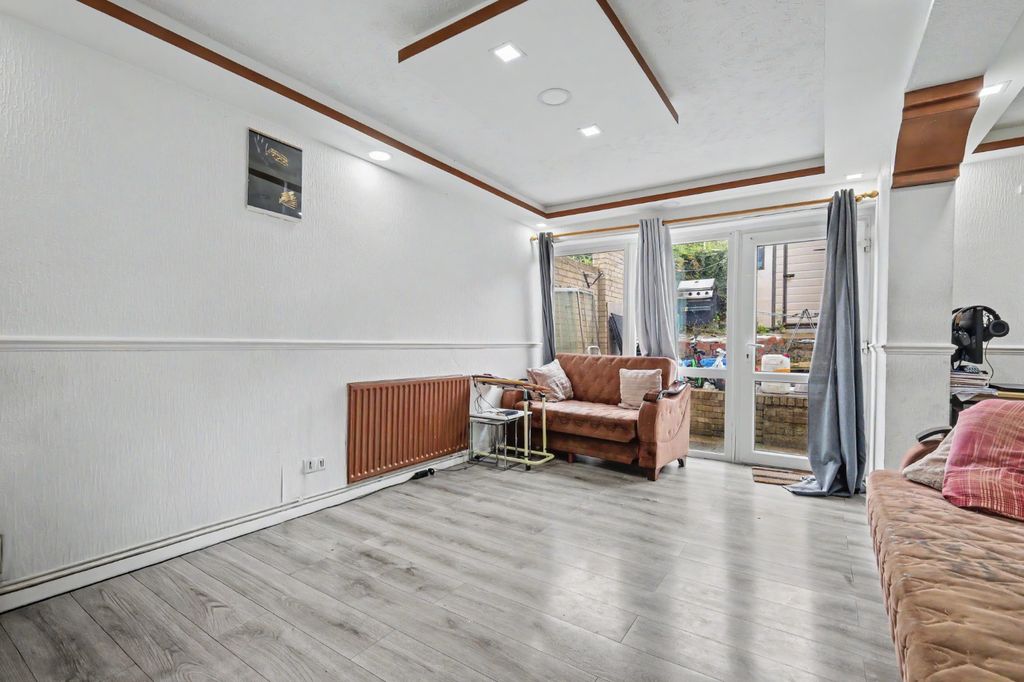 Property photo 3 of 14 5212215