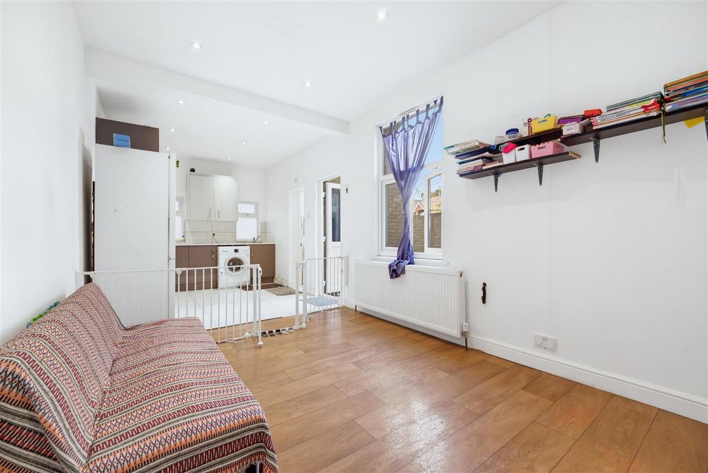 Property photo 2 of 11
