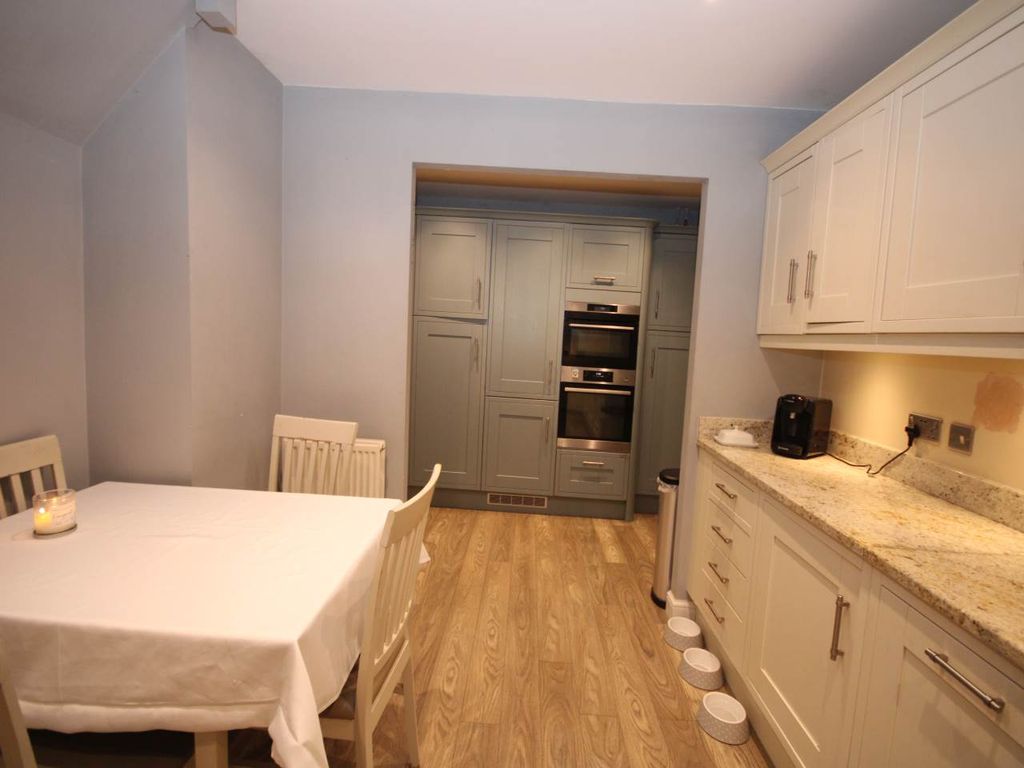 Property photo 2 of 17 Kitchen 2