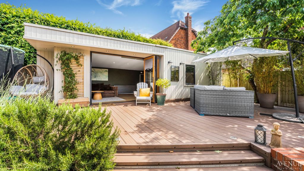 Property photo 2 of 45 4049603