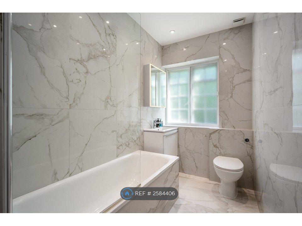 Property photo 3 of 15 Family Bathroom