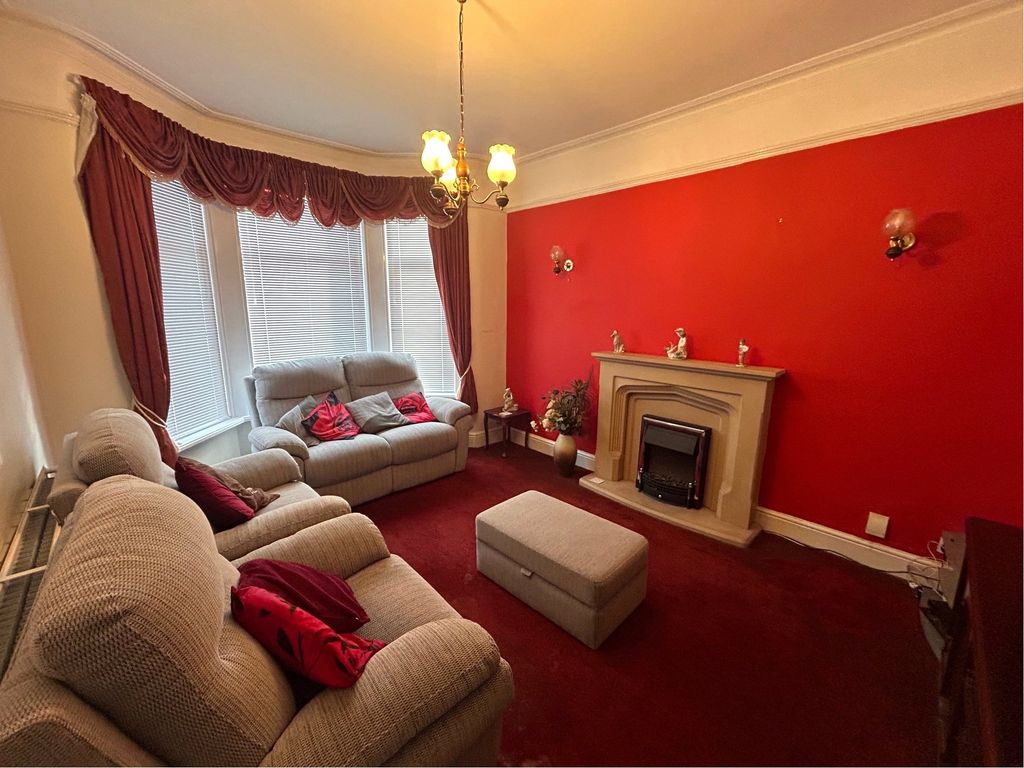 Property photo 2 of 17 Lounge