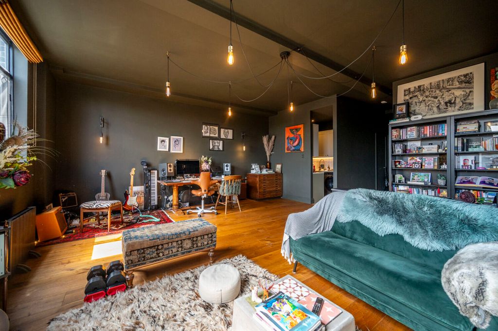 Property photo 1 of 19
