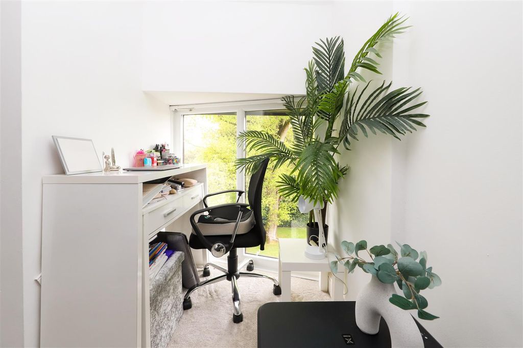 Property photo 3 of 10 3