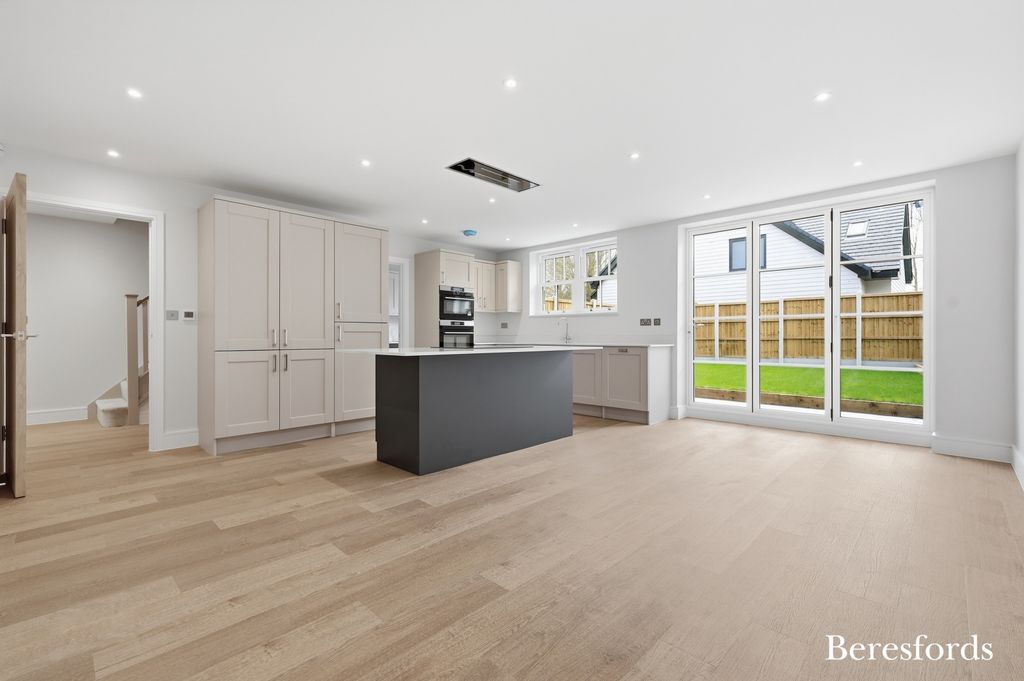 Property photo 2 of 22 Picture No. 14