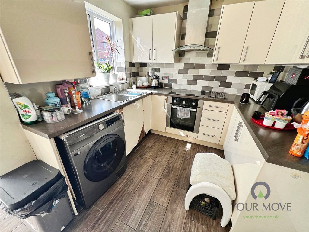 Property photo 2 of 9 Kitchen