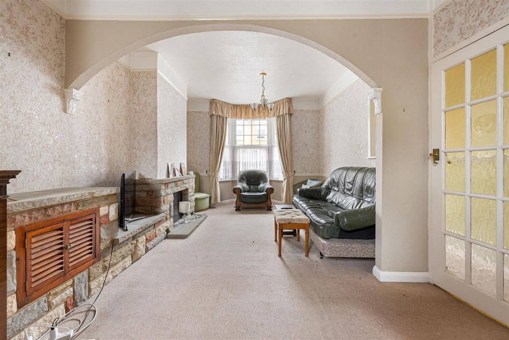 Property photo 2 of 20 Lynmouth Road, E17