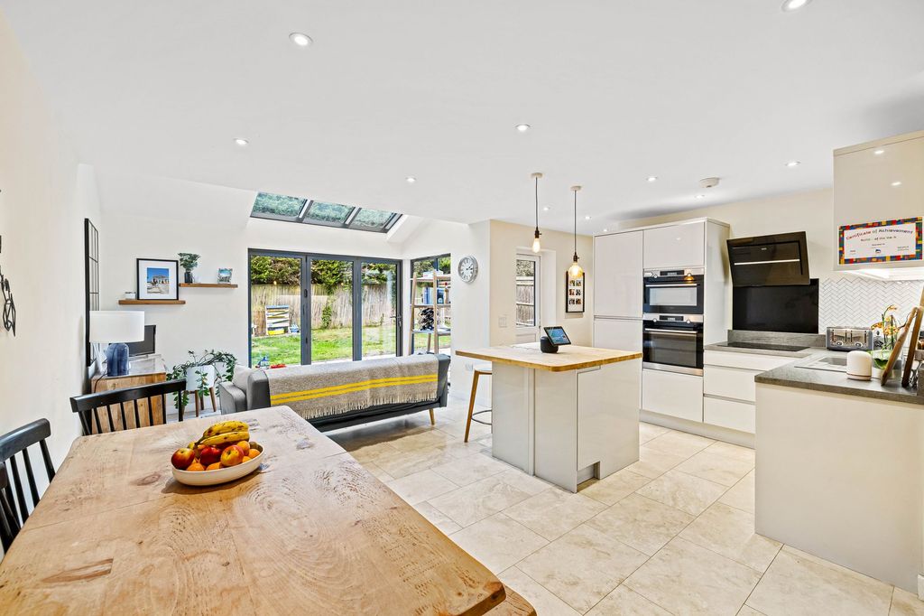 Property photo 2 of 19