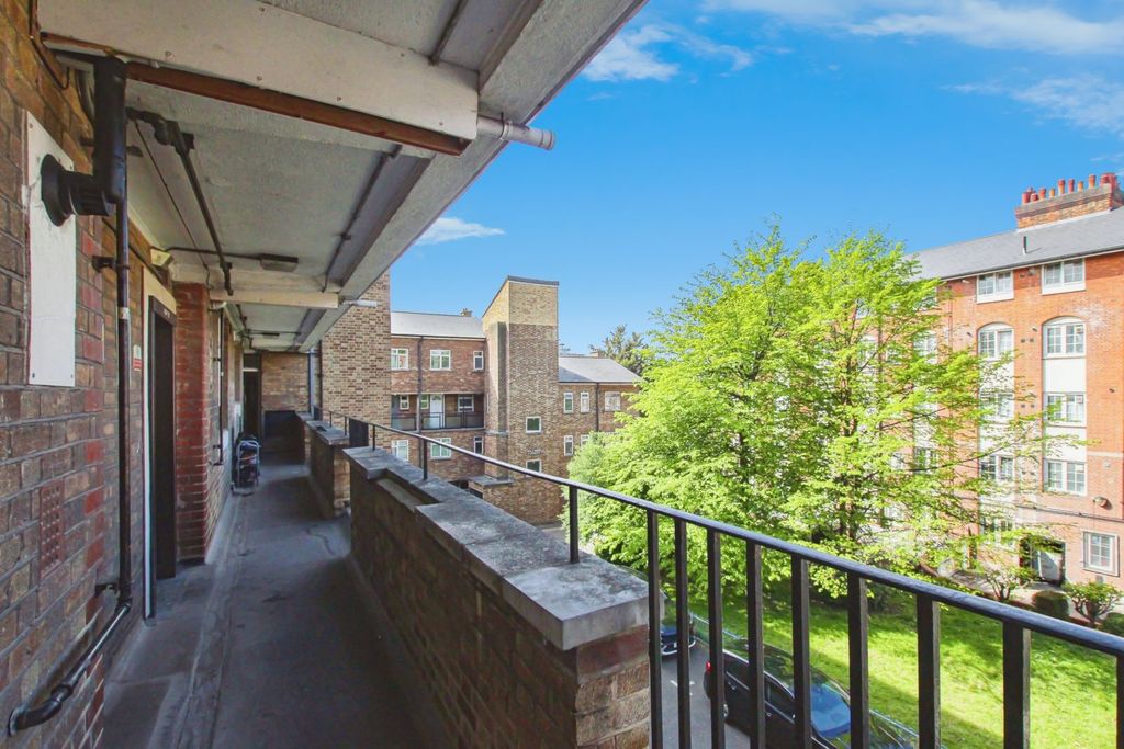 Property photo 3 of 17 Second Floor Landing