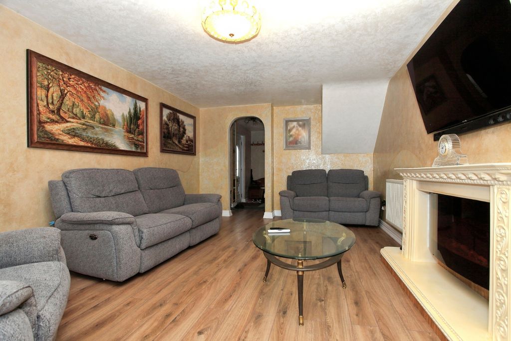 Property photo 3 of 20 Property_0767