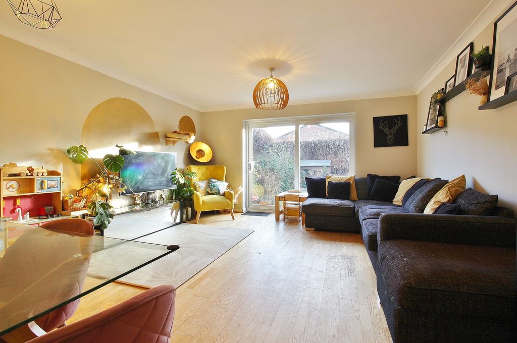 Property photo 2 of 9