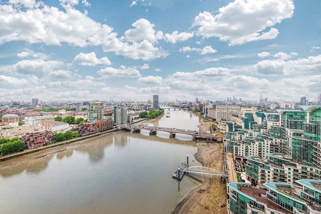 Property photo 2 of 17 Image