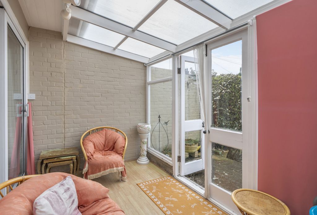 Property photo 3 of 9 1405820-8-6989Cfa...