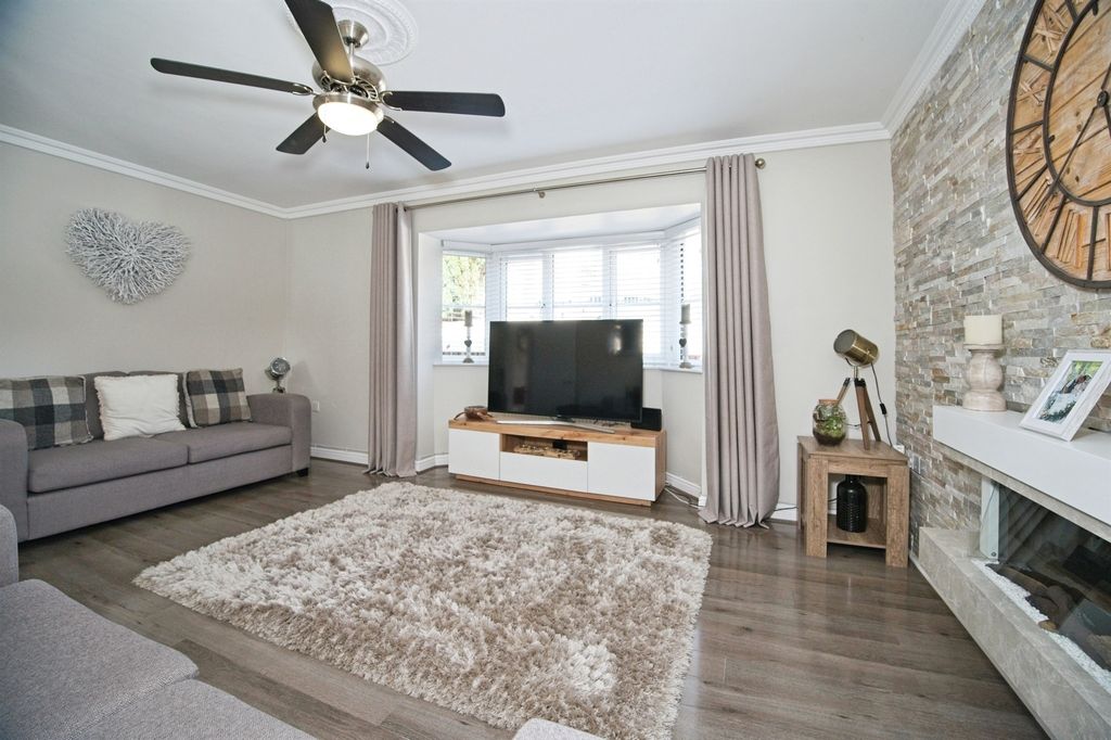 Property photo 2 of 30