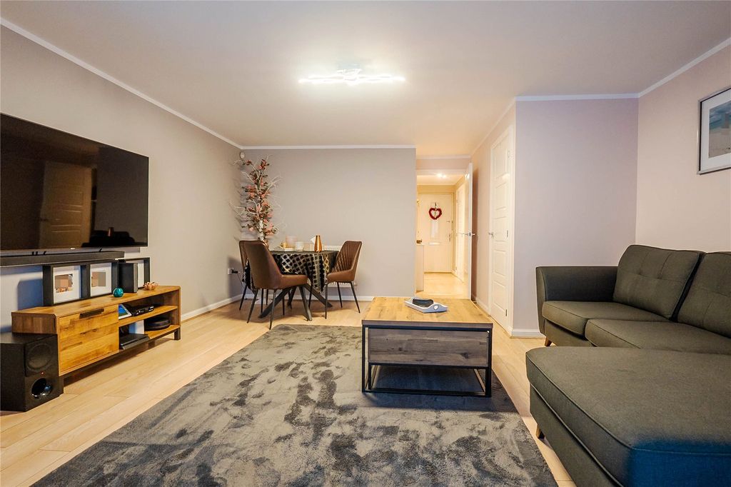 Property photo 2 of 18 Picture No. 15