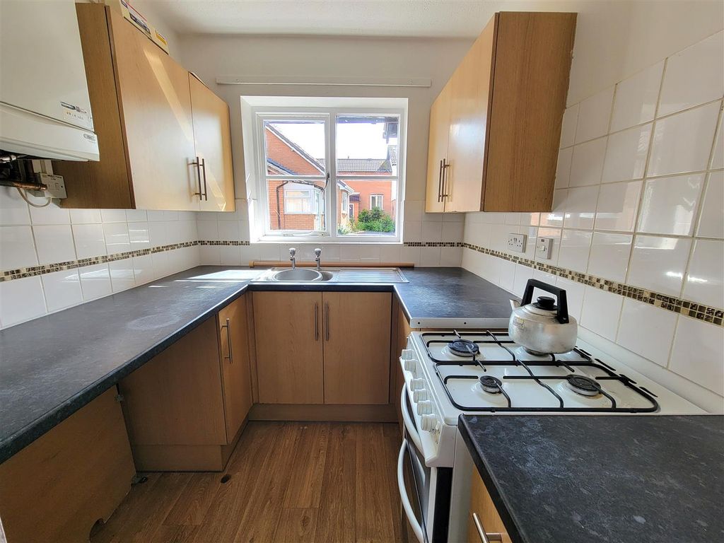 Property photo 3 of 17 Kitchen