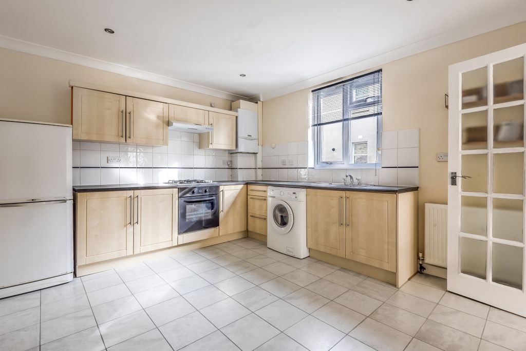 Property photo 2 of 11 Kitchen