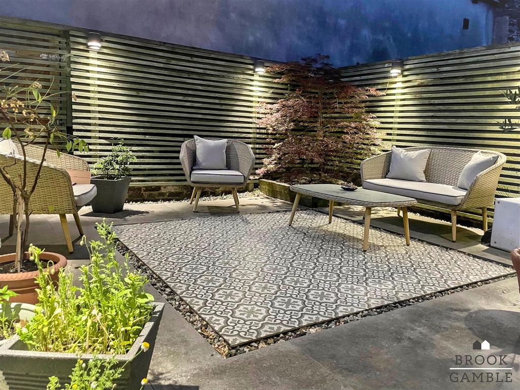 Property photo 2 of 19 01323 438506