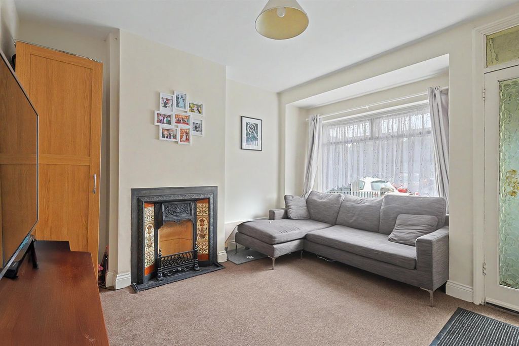 Property photo 2 of 11