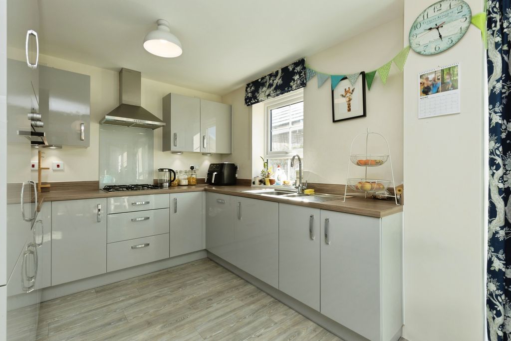 Property photo 3 of 15 Kitchen